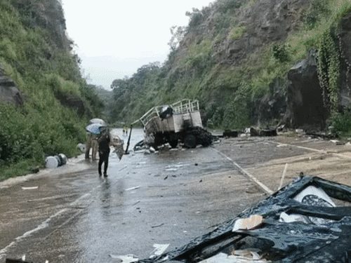 बालोद में भीषण सड़क हादसा: गेहूं से भरे ट्रक ने पिकअप को मारी टक्कर, 6 युवकों की मौत, 7 रायपुर रेफर