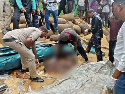 बालोद में भीषण सड़क हादसा: गेहूं से भरे ट्रक ने पिकअप को मारी टक्कर, 6 युवकों की मौत, 7 रायपुर रेफर