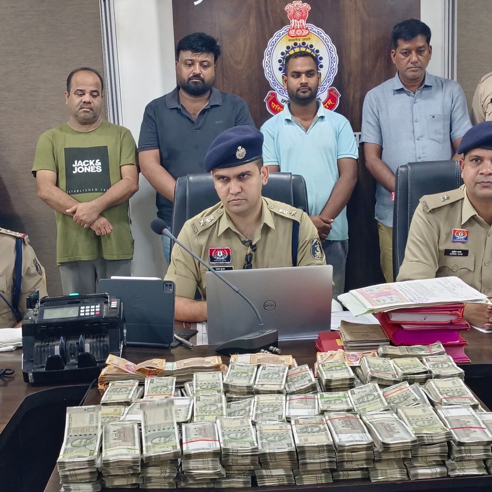 महासमुंद में मानव तस्करी और बंधुआ मजदूरी का बड़ा नेटवर्क उजागर, 1.48 करोड़ नकद बरामद, 5 गिरफ्तार