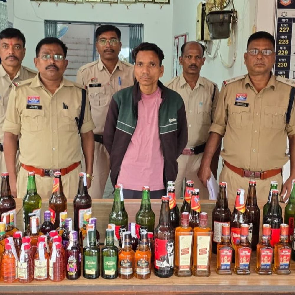 जगदलपुर में किराना दुकान और स्कूटी की डिग्गी से 23.43 लीटर अवैध शराब जब्त, आरोपी गिरफ्तार