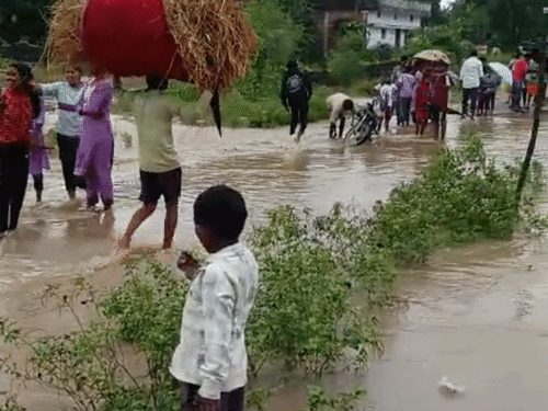 गंगरेल बांध के 14 गेट खुले, अमेठी गांव के 25 लोग सुरक्षित स्थान पर भेजे गए