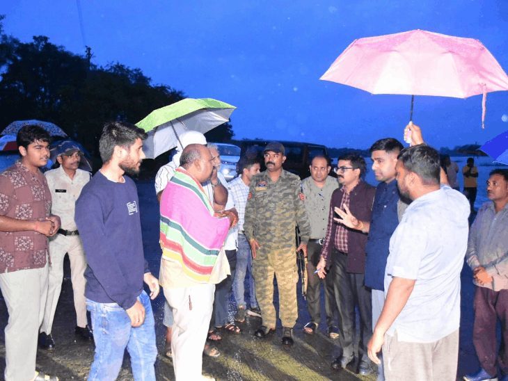 राजनांदगांव में लगातार बारिश के बीच प्रशासन अलर्ट, कलेक्टर ने कई एनीकट और बैराजों का किया निरीक्षण