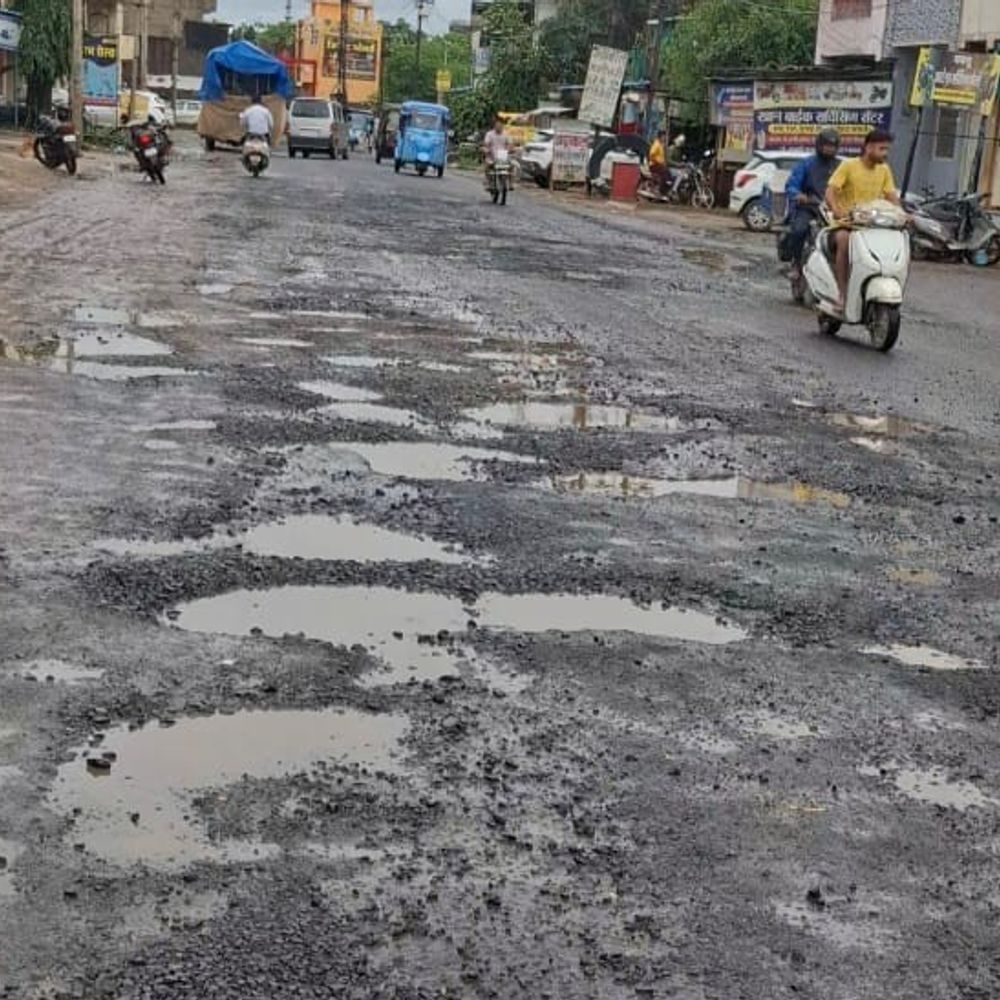 कांग्रेस मीडिया प्रभारी रईस खान ने पेण्ड्रा की खराब सड़कों पर जताई चिंता, CM और डिप्टी CM से मरम्मत की अपील
