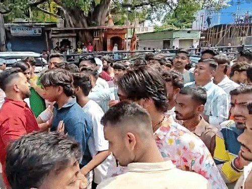 धमतरी में धर्मांतरण को लेकर हिंदू संगठन और भीम आर्मी आमने-सामने, 5 घंटे चला विरोध