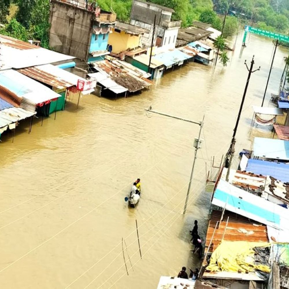 भारी बारिश और बाढ़ से 571 गांवों के 22377 लोग प्रभावित, 16074 को सुरक्षित स्थानों पर पहुंचाया गया
