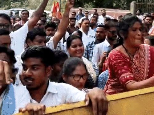 ज्ञानेश कुमार के इस्तीफे की मांग को लेकर छत्तीसगढ़ में कांग्रेस का प्रदेशव्यापी प्रदर्शन, कलेक्ट्रेट घेराव