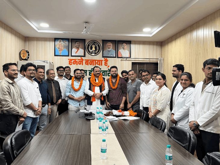 छत्तीसगढ़ में जूनियर डॉक्टरों की हड़ताल समाप्त, स्वास्थ्य मंत्री ने मांगों पर सकारात्मक कार्रवाई का आश्वासन दिया