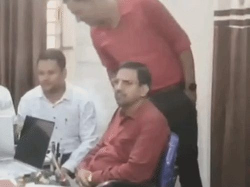 बलरामपुर में नान के DM 22 हजार रुपए रिश्वत लेते रंगे हाथ गिरफ्तार, सरगुजा ACB की कार्रवाई