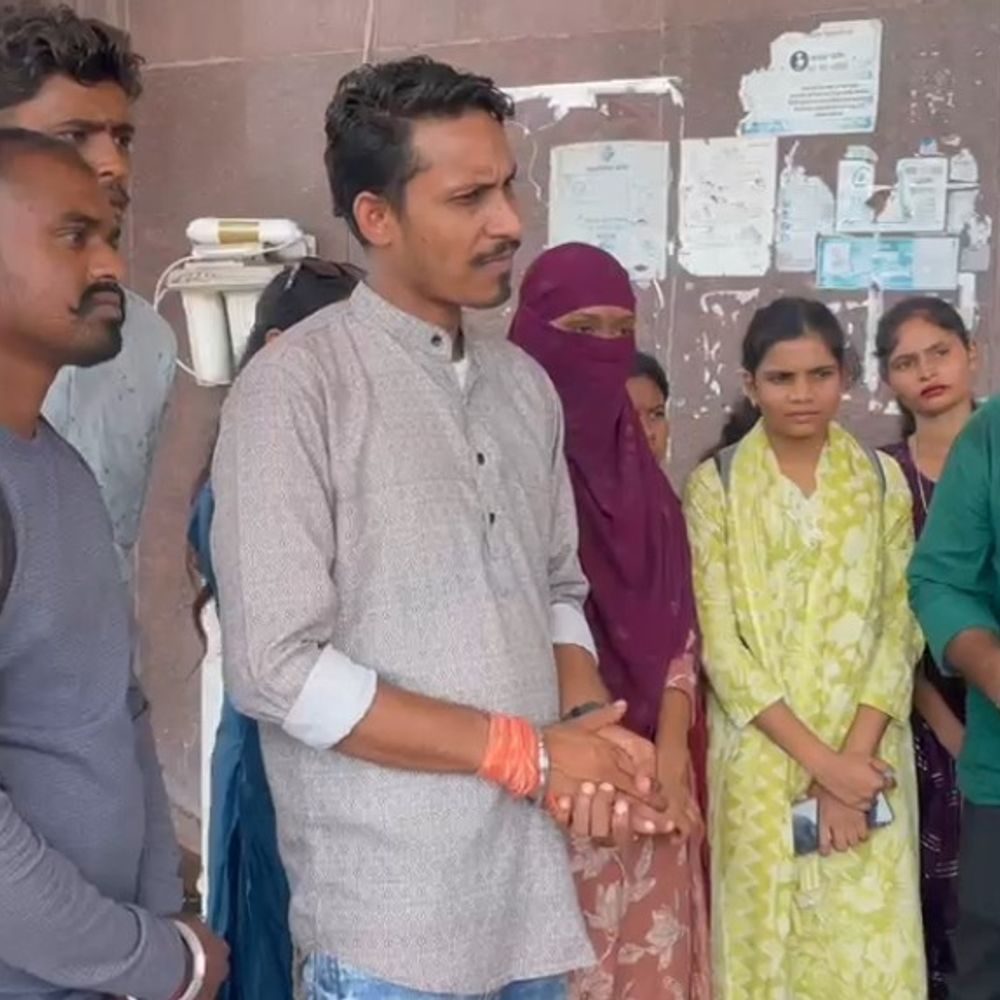 बेमेतरा पीजी कॉलेज में छात्रा से अभद्र व्यवहार के आरोप, प्रोफेसर जेपी राणा ने दिया इस्तीफा; छात्रों ने किया प्रदर्शन