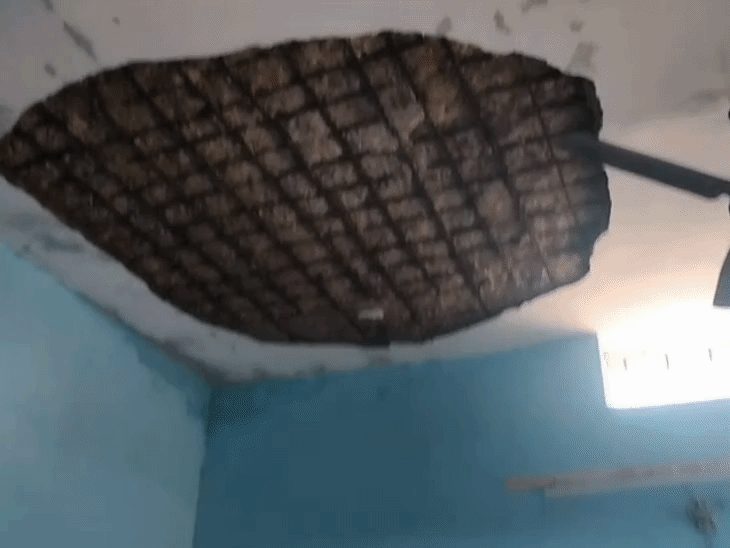 दुर्ग के गनियारी हाईस्कूल में परीक्षा के दौरान छत का प्लास्टर गिरा, छात्रा सहित 3 बच्चे घायल