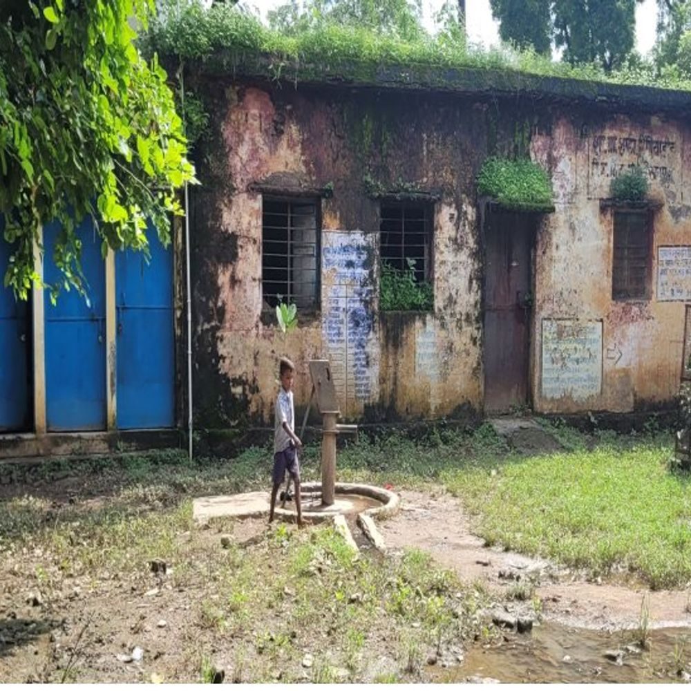 स्कूल भवन रिपोर्ट नहीं भेजने पर 32 जिलों के डीईओ को कारण बताओ नोटिस, अक्टूबर वेतन रोकने की चेतावनी