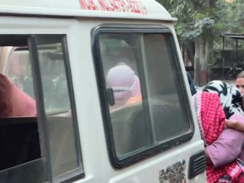 धमतरी के श्यामतराई गांव में सेक्स रैकेट की शिकायत पर पुलिस की दबिश, 4 लड़कियों और 7 लड़कों को पकड़ा गया